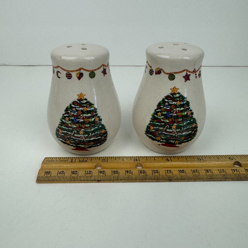 Vtg Christmas Holiday Stoneware Salt Pepper Shakers Set‎ Tree Decor 3.5in Tall